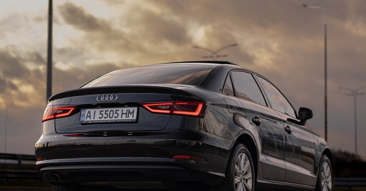 découvrez l'audi e-tron gt, une berline électrique alliant performance exceptionnelle et design audacieux. plongez dans une expérience de conduite inégalée, avec des technologies de pointe et un confort luxueux. parfaite pour les amateurs de sensations fortes et de durabilité.