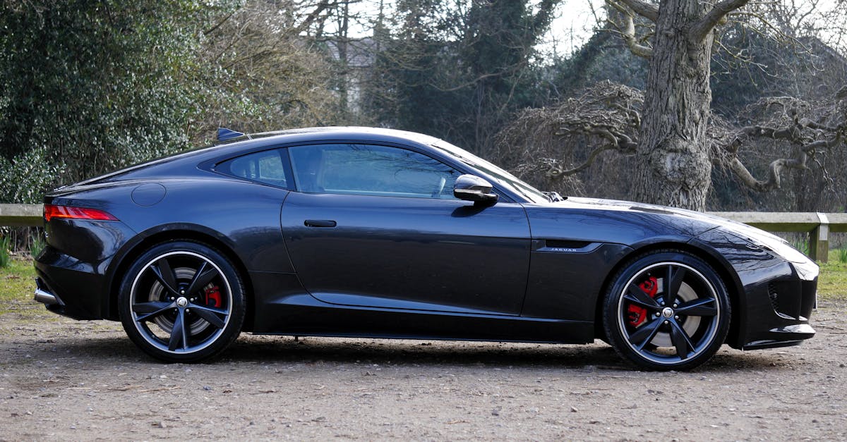 découvrez l'élégance et la performance de la f-type, la sportive emblématique de jaguar. conçue pour offrir une expérience de conduite inégalée, cette voiture allie design audacieux et technologie avancée, faisant de chaque trajet un véritable plaisir.