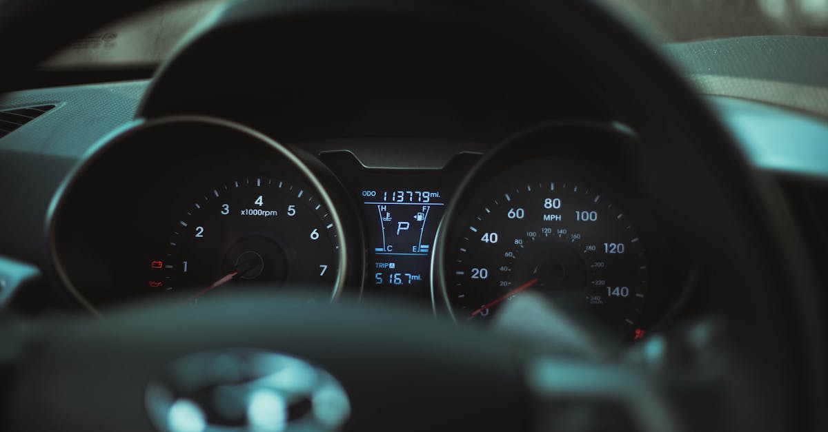 découvrez tout ce qu'il faut savoir sur les limites de vitesse : définition, importance pour la sécurité routière, réglementation en vigueur et conseils pour une conduite responsable.