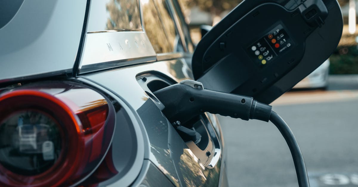 découvrez tout ce qu'il faut savoir sur les batteries de voiture : types, caractéristiques, conseils d'entretien et astuces pour prolonger leur durée de vie. ne laissez pas une batterie défaillante ruiner vos trajets.