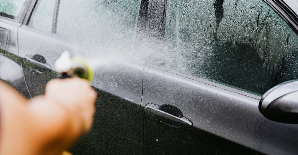 découvrez nos conseils pratiques pour l'entretien de votre voiture en été. assurez la sécurité et la performance de votre véhicule pendant les mois chauds, avec des astuces sur le contrôle des pneus, le niveau d'huile, la climatisation et bien plus encore.
